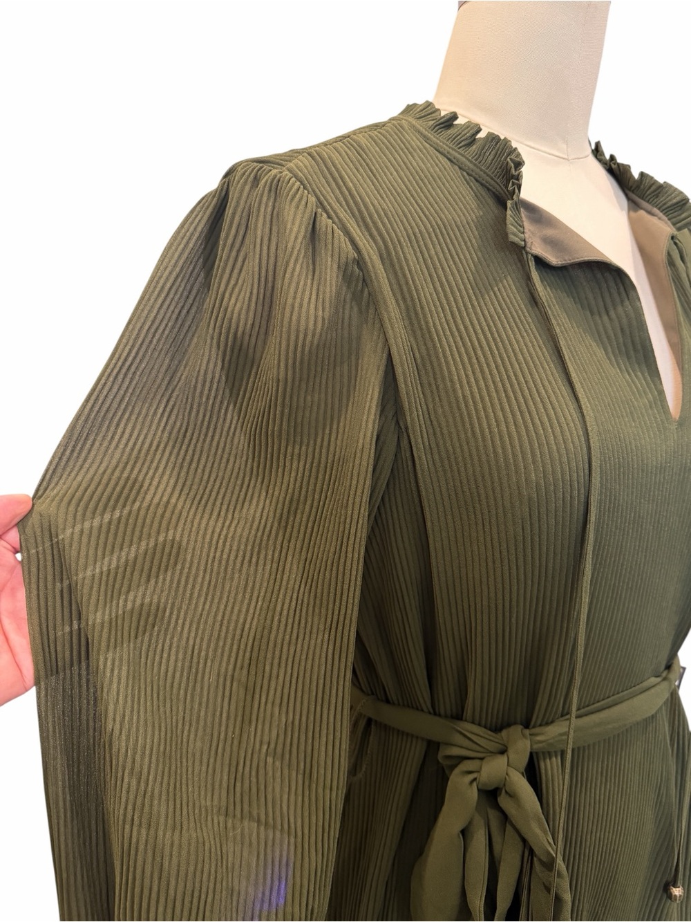 Eliza J Pleated Tie Waist Shift Dress Long Sleeve Split Neck Olive Green 6 NWT - Picture 11 of 14